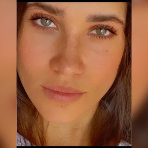 Meet your Posher, Esperanza